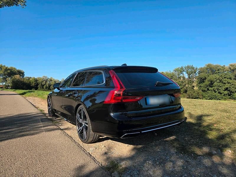 Second-hand Volvo V90 Momentum 254 CP (186 kW) 2017 Negru Break