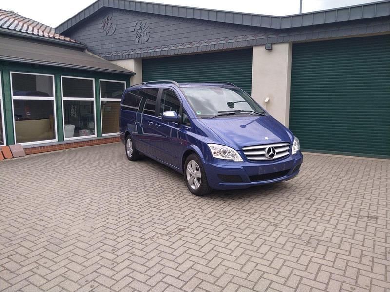 Blau Gebraucht 2012 Mercedes Viano Van / Kleinbus | 17.499 € (Fairer Preis) - Bild 1/4