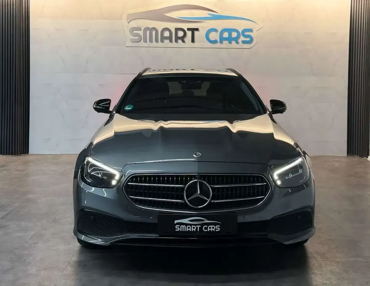 Gebraucht Mercedes E300 306 PS (225 kW) 2021 Grau Van / Kleinbus