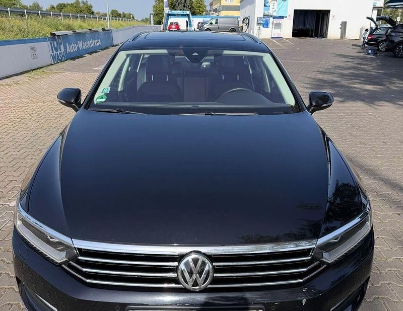 Schwarz Gebraucht 2019 VW Passat Comfortline Kombi | 13.700 € (Fairer Preis) - Bild 1/4