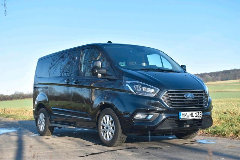 Schwarz Gebraucht 2020 Ford Tourneo Titanium Van / Kleinbus | 25.000 € (Superpreis) - Bild 1/4