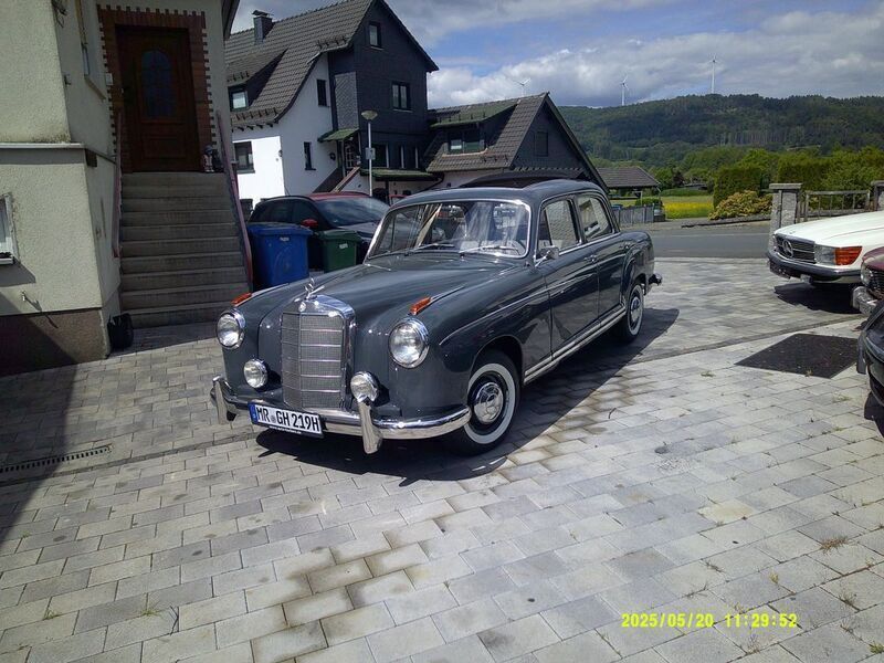 Grau Gebraucht 1959 Mercedes 219 Limousine | 32.800 € - Bild 1/4