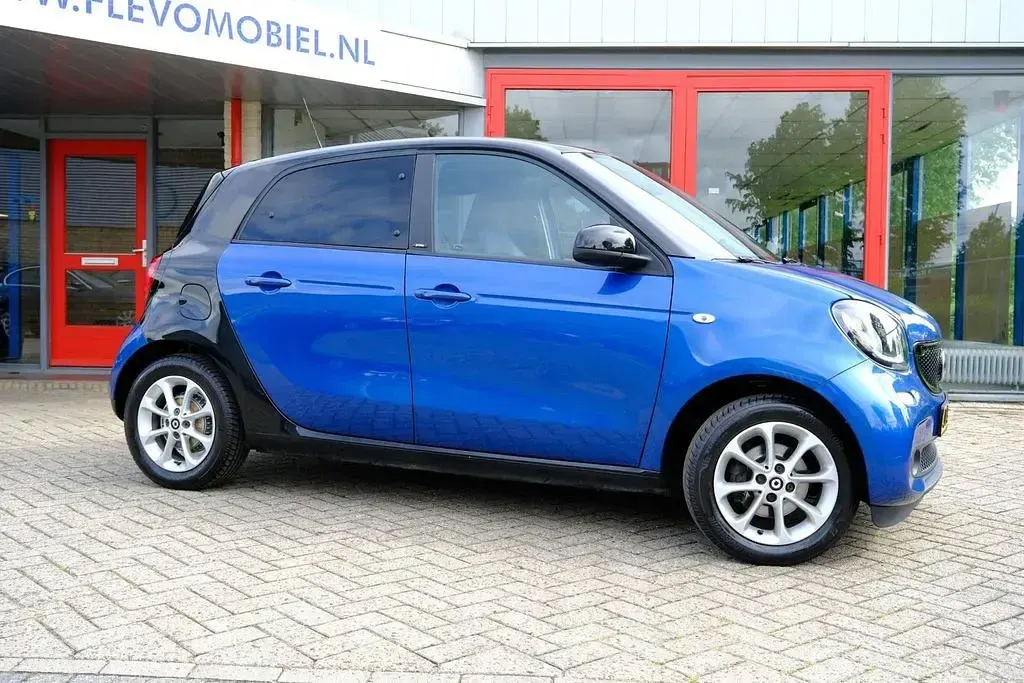 Używany Smart ForFour Prime 90 KM (66 kW) 2016 Niebieski Hatchback