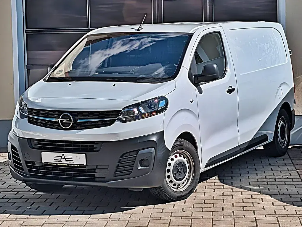 Gebraucht Opel Vivaro-e Combi Edition 120 PS (88 kW) 2023 Casablancaweiss/glacier/arctic Van / Kleinbus