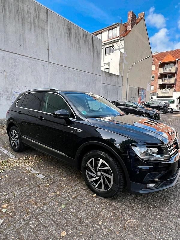 Schwarz Gebraucht 2019 VW Tiguan SUV | 21.000 € (Superpreis) - Bild 1/4