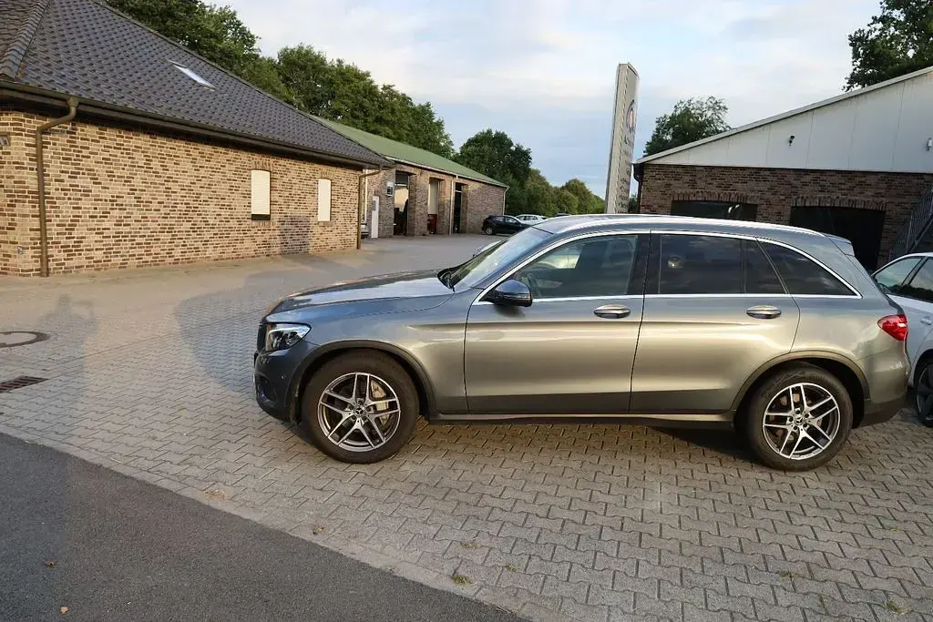 Gebraucht Mercedes GLC250 204 PS (150 kW) 2018 Grau SUV