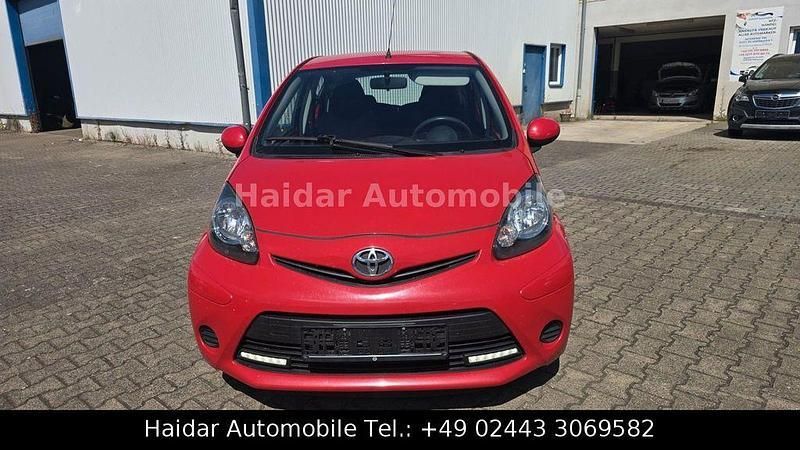 Rot Gebraucht 2012 Toyota Aygo Cool Kleinwagen | 2.990 € (Fairer Preis) - Bild 1/4