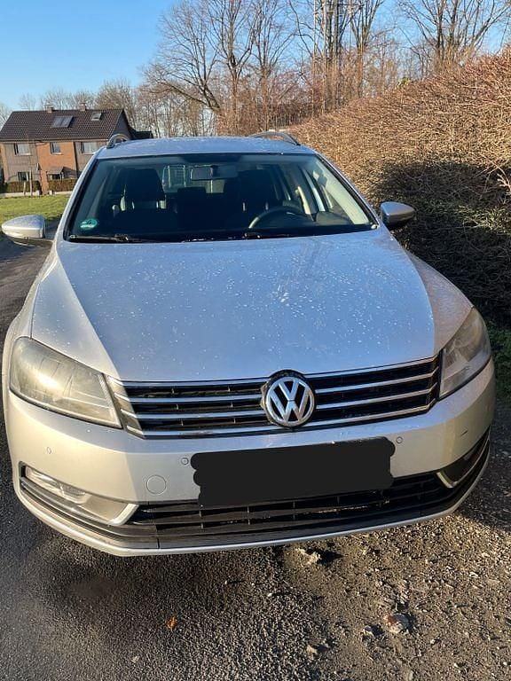 Silber Gebraucht 2011 VW Passat Trendline Kombi | 6.600 € (Fairer Preis) - Bild 1/4