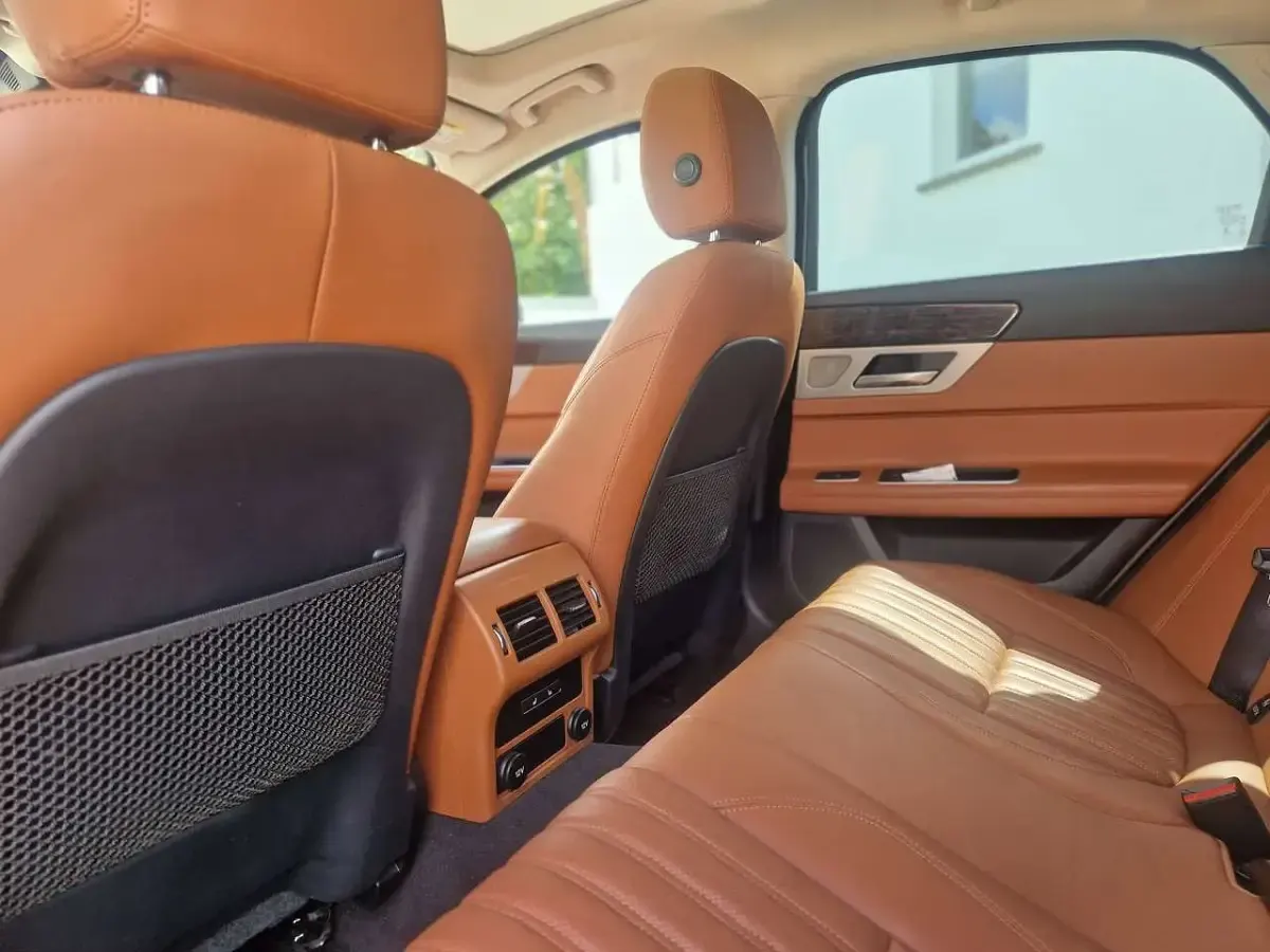 Gebraucht Jaguar XF Portfolio 179 PS (131 kW) 2016 Limousine