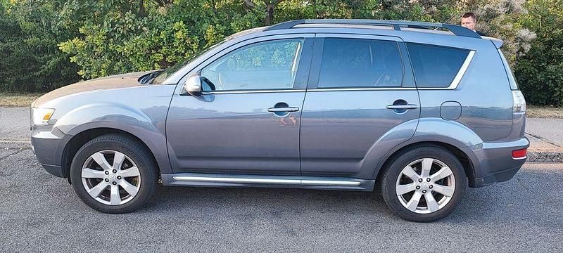 Grau Gebraucht 2011 Mitsubishi Outlander Intense SUV | 5.500 € (Guter Preis) - Bild 1/4