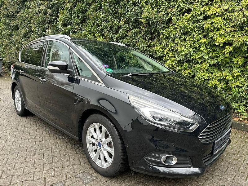 Gebraucht Ford S-MAX Titanium 179 PS (131 kW) 2016 Schwarz Van / Kleinbus