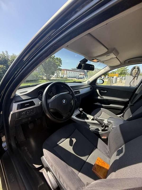 Schwarz Gebraucht 2006 BMW 320 Limousine | 1.600 € (Superpreis) - Bild 1/3
