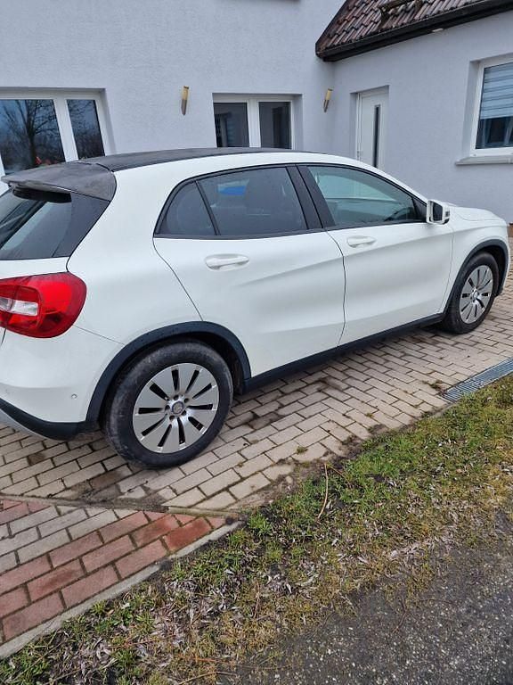 Gebraucht Mercedes GLA200 136 PS (100 kW) 2014 Weiß SUV