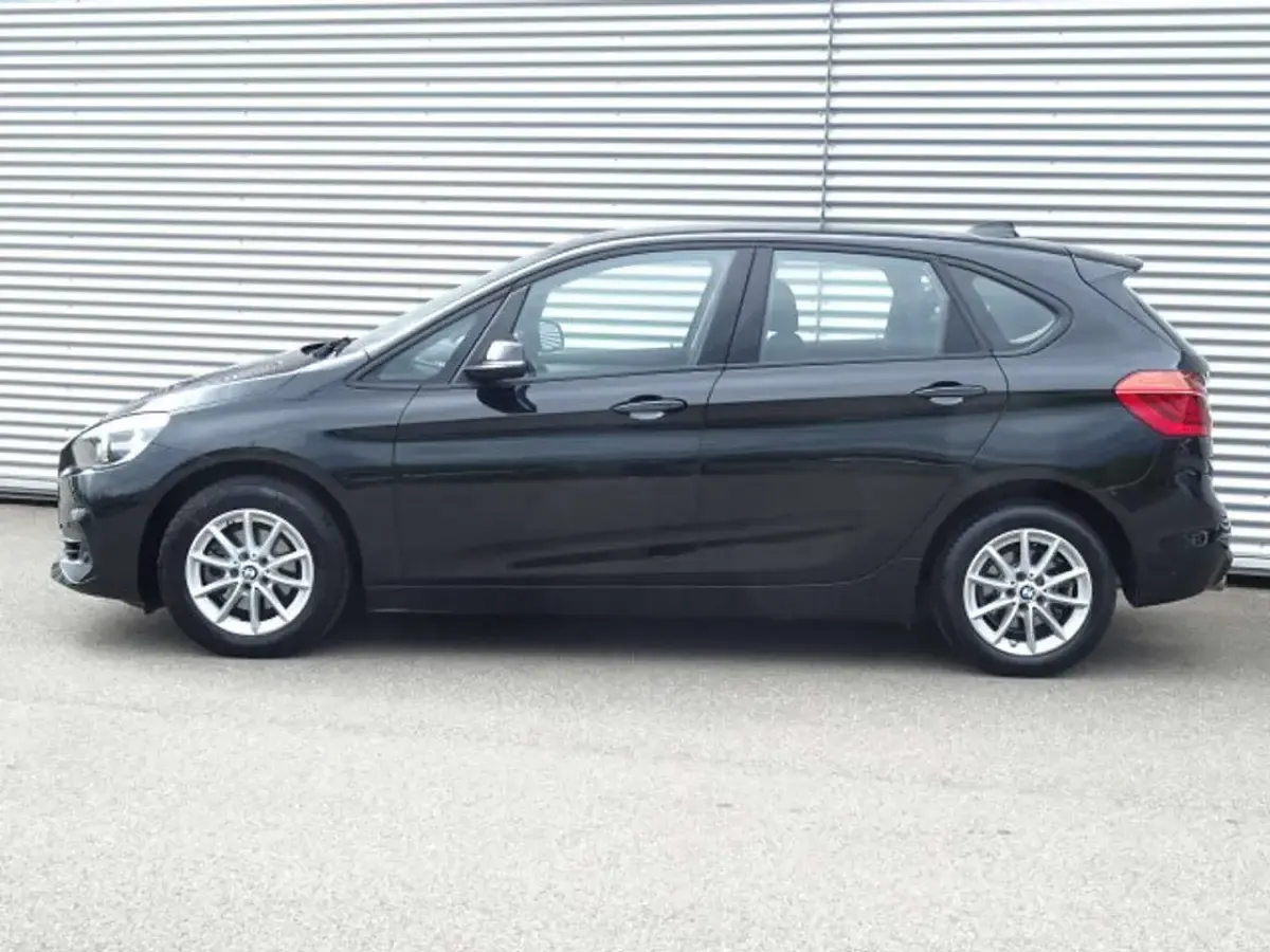 Gebraucht BMW 218 140 PS (102 kW) 2018 Black sapphire Van / Kleinbus