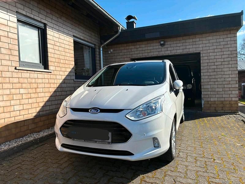Gebraucht Ford B-MAX Titanium 125 PS (91 kW) 2017 Weiß Van / Kleinbus