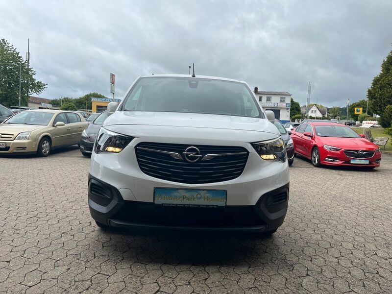 Gebraucht Opel Combo 131 PS (96 kW) 2021 Weiß Van / Kleinbus