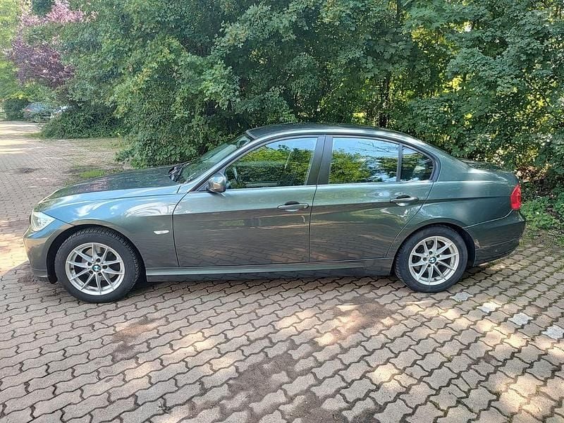 Second-hand BMW 320 170 CP (125 kW) 2010 Gri Berlinǎ