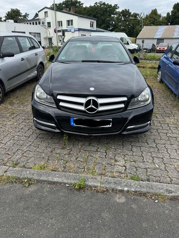 Schwarz Gebraucht 2011 Mercedes 220 Coupé | 6.500 € - Bild 1/4