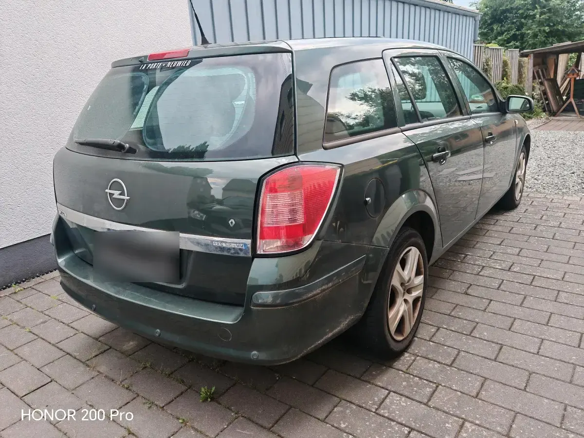 Gebraucht Opel Astra 140 PS (102 kW) 2009 Grün Kombi
