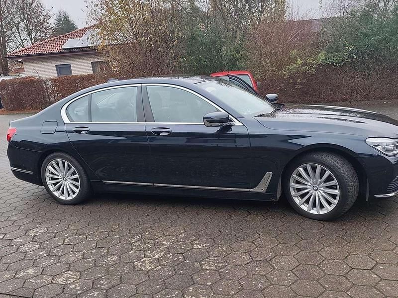 Gebraucht BMW 740 320 PS (235 kW) 2016 Blau Limousine