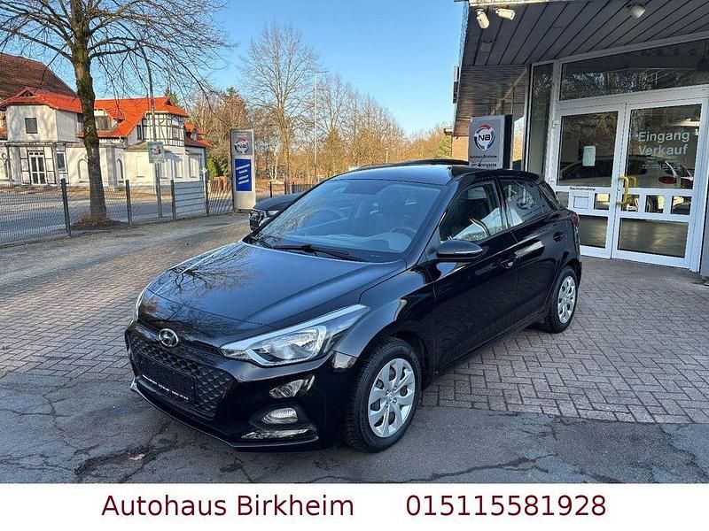 Gebraucht Hyundai i20 Select 75 PS (55 kW) 2020 Schwarz Kleinwagen