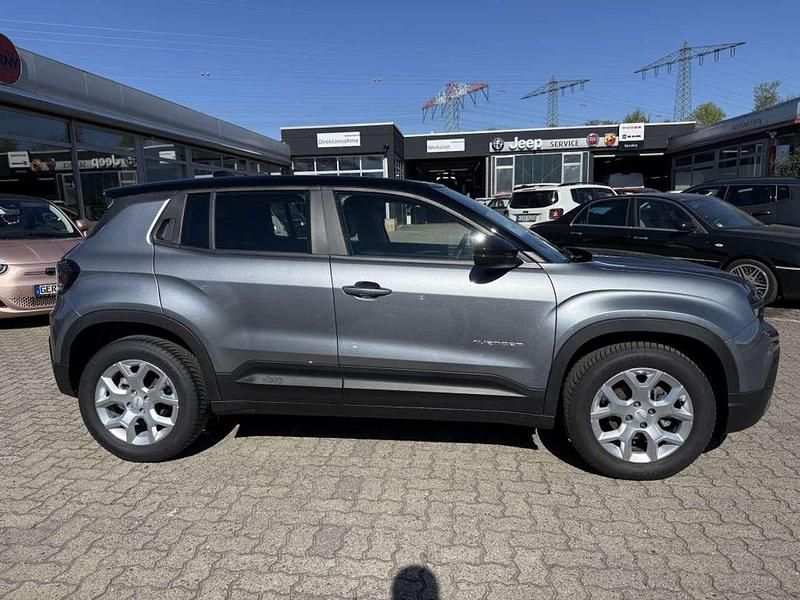 Gebraucht Jeep Avenger Altitude 101 PS (74 kW) 2025 Storm grey / dach schwarz (metallic) SUV