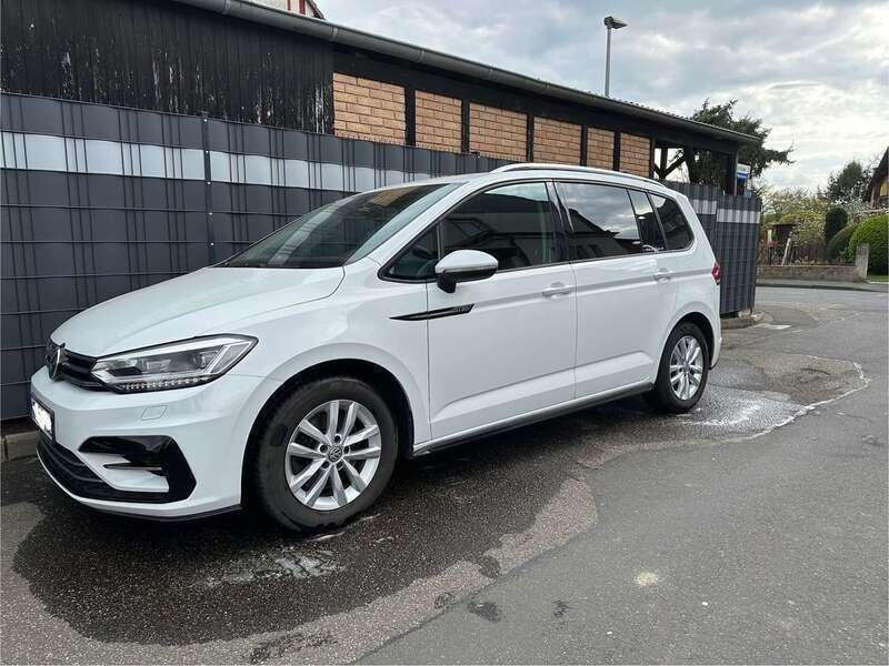 Weiß Gebraucht 2016 VW Touran Highline Van / Kleinbus | 15.500 € (Fairer Preis) - Bild 1/4