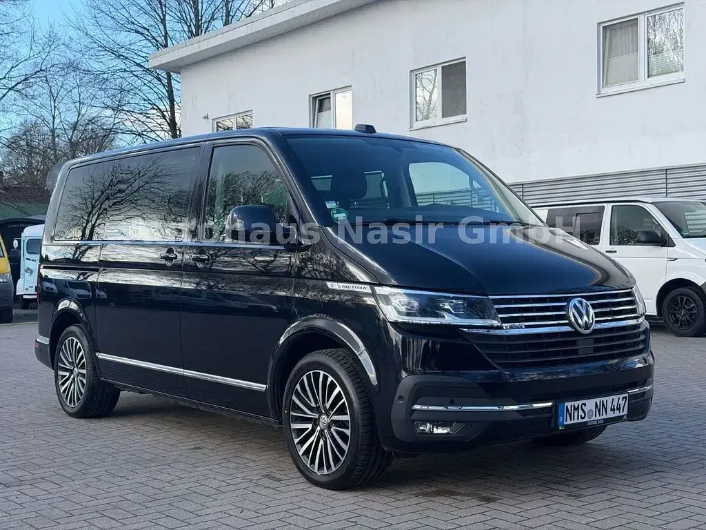 Gebraucht VW Multivan Highline 204 PS (150 kW) 2023 Schwarz Van / Kleinbus