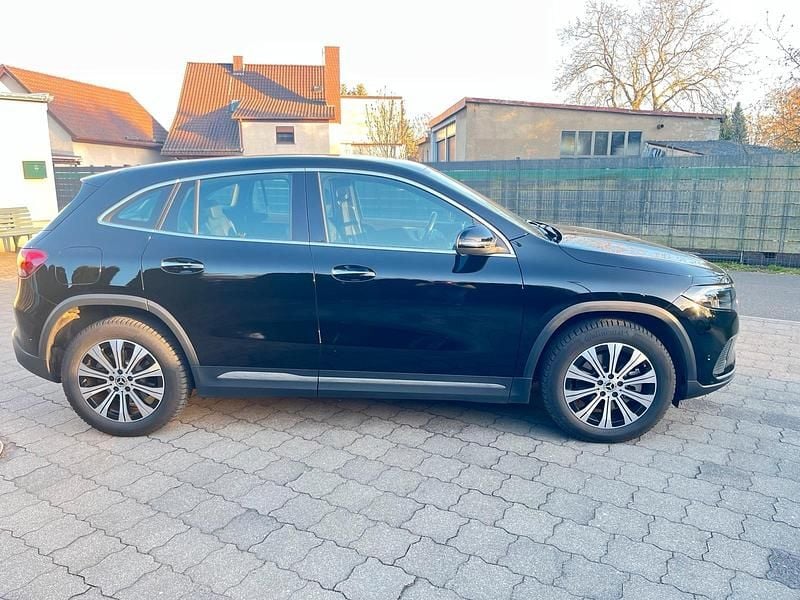 Gebraucht Mercedes EQA250+ 139 kW (190 PS) 2023 Schwarz SUV