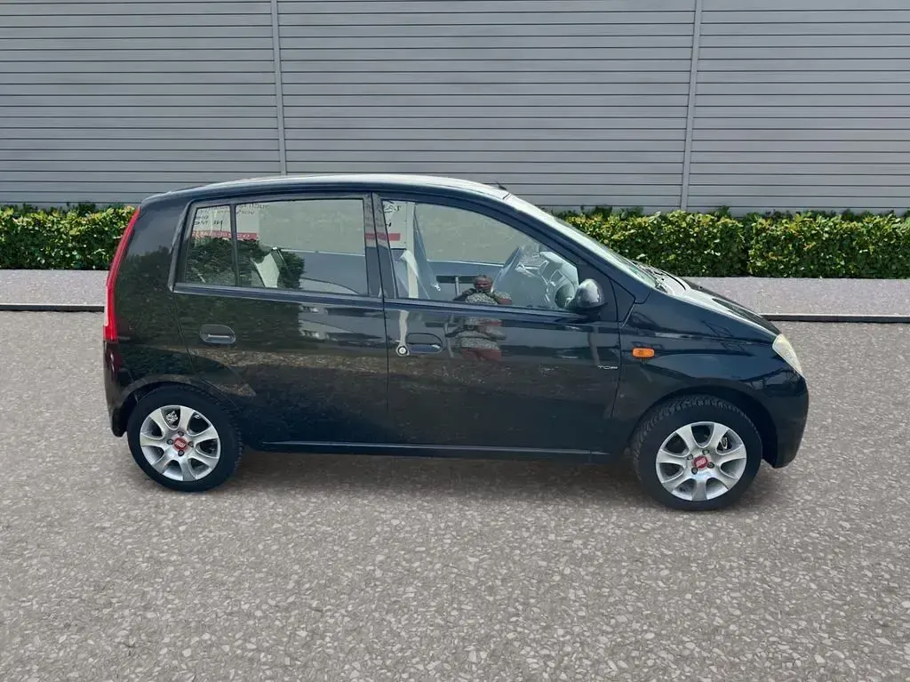 Gebraucht Daihatsu Cuore Plus 58 PS (42 kW) 2004 Schwarz Kleinwagen
