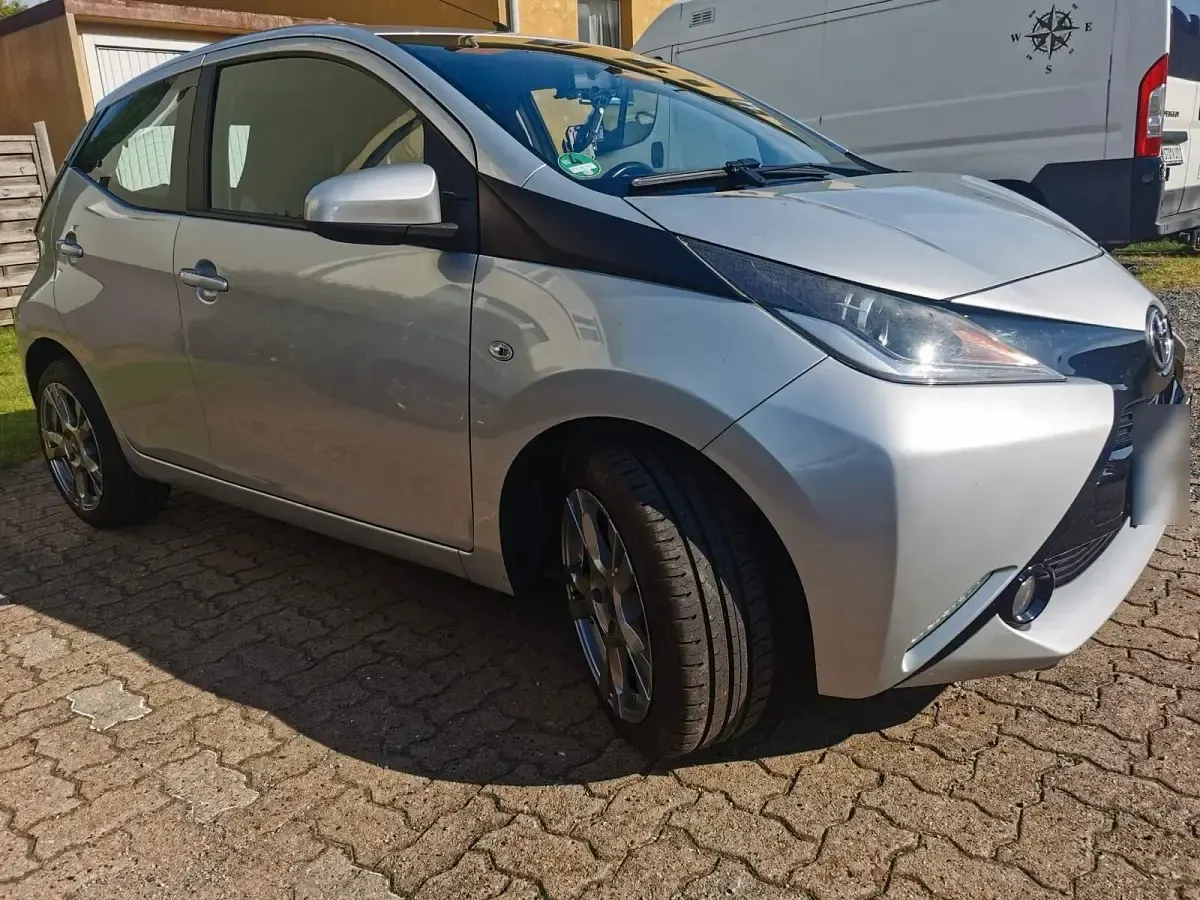 Gebraucht Toyota Aygo 69 PS (50 kW) 2016 Grau Kleinwagen