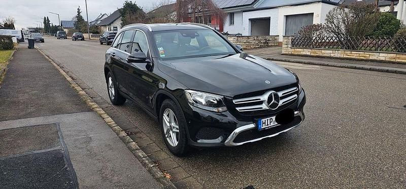 Schwarz Gebraucht 2019 Mercedes GLC250 SUV | 23.999 € (Fairer Preis) - Bild 1/4