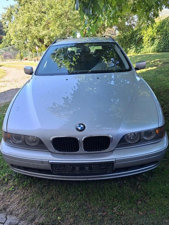 Grau Gebraucht 2002 BMW 520 Kombi | 800 € (Guter Preis) - Bild 1/4