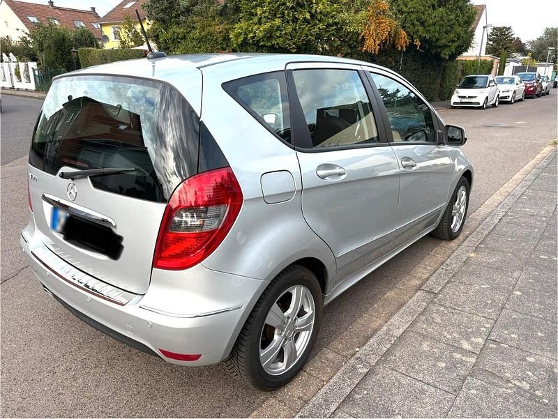 Gebraucht Mercedes A160 95 PS (69 kW) 2011 Grau Limousine