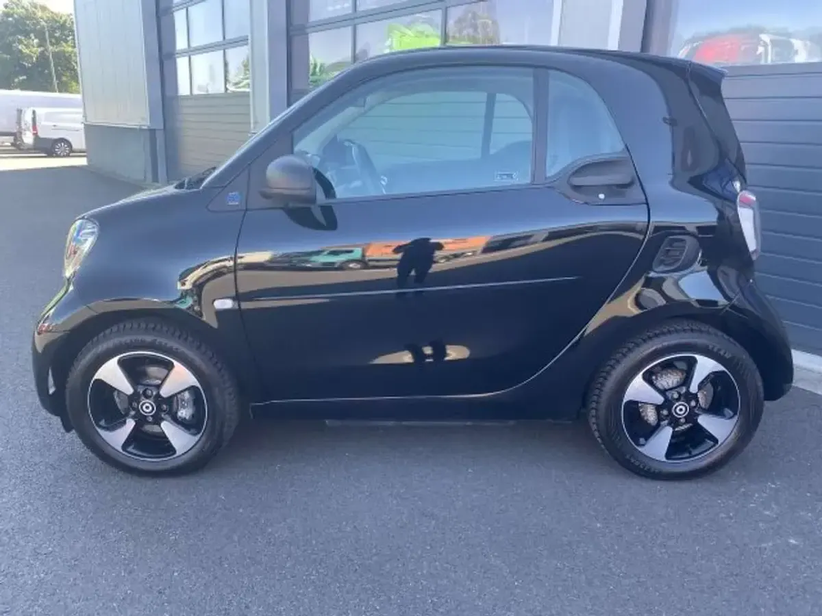 Gebraucht Smart ForTwo Coupé Exclusive 60 kW (82 PS) 2021 Schwarz Kleinwagen