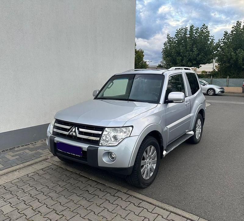 Silber Gebraucht 2007 Mitsubishi Pajero Instyle SUV | 14.500 € (Teuer) - Bild 1/4