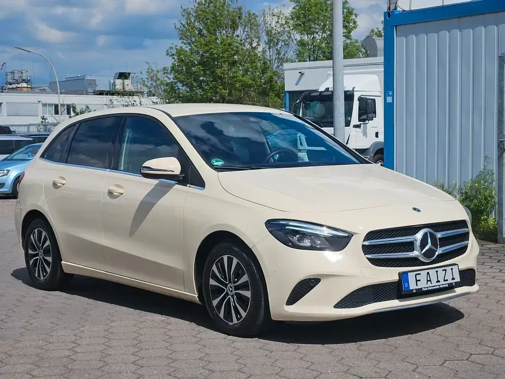 Gebraucht Mercedes B180 116 PS (85 kW) 2021 Beige Kleinwagen
