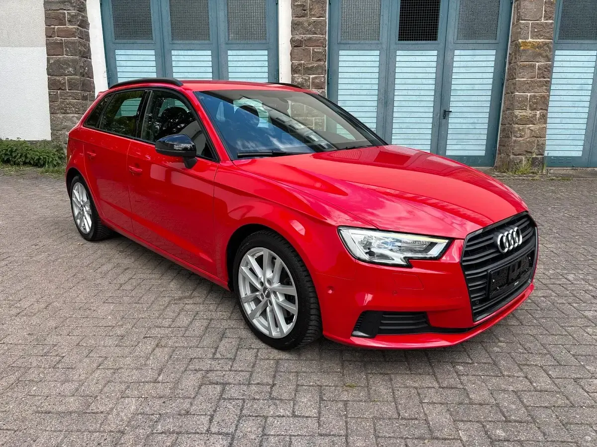 Gebraucht Audi A3 150 PS (110 kW) 2020 Rot Limousine