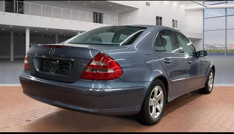 Gebraucht Mercedes E320 Avantgarde 224 PS (164 kW) 2002 Blau Limousine