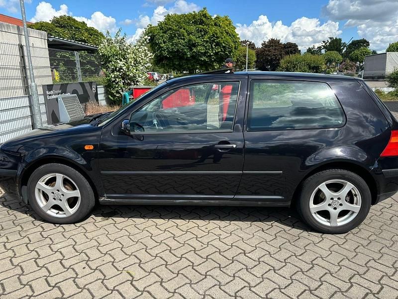 Gebraucht VW Golf IV 105 PS (77 kW) 2002 Schwarz Kleinwagen