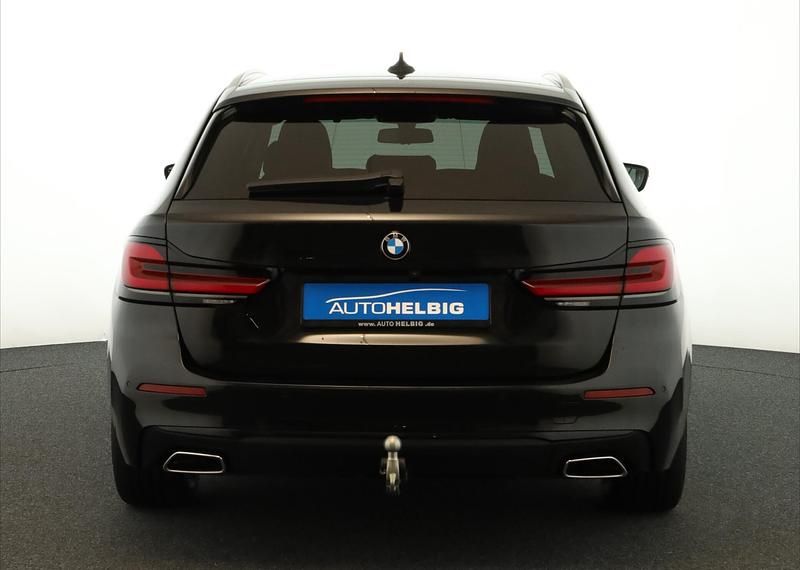 Gebraucht BMW 520 190 PS (139 kW) 2023 Saphirschwarz metallic Kombi