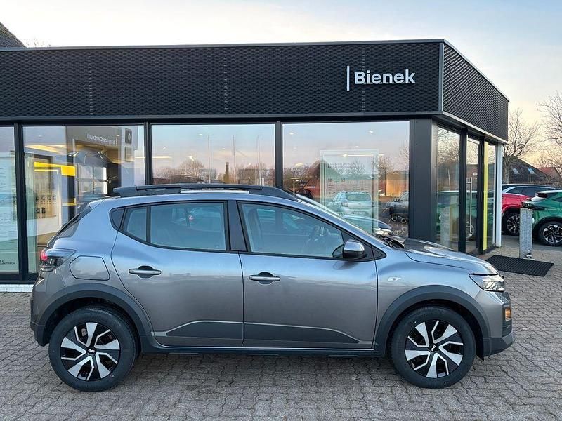 Neu Dacia Sandero Expression 110 PS (80 kW) 2026 Grau Limousine