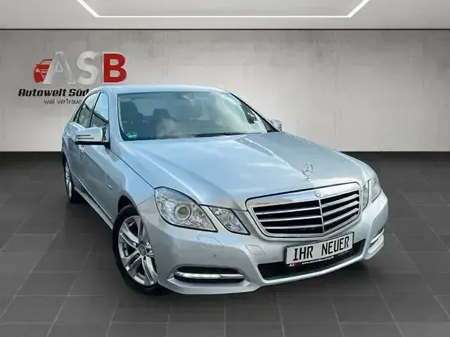 Gebraucht Mercedes E200 Avantgarde 184 PS (135 kW) 2011 Silber Limousine