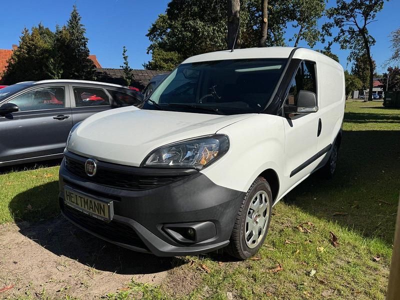 Colore esterno (weiß) Gebraucht 2021 Fiat Doblò Van / Kleinbus | 10.900 € (Etwas zu teuer) - Bild 1/4
