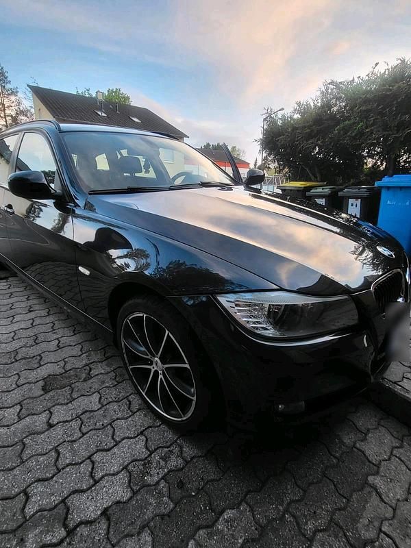 Gebraucht BMW 320 170 PS (125 kW) 2010 Schwarz Kombi