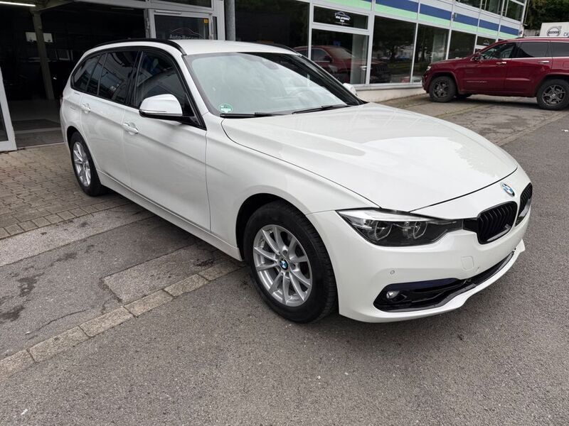 Weiß Gebraucht 2018 BMW 320 Sport Line Limousine | 19.999 € (Guter Preis) - Bild 1/4