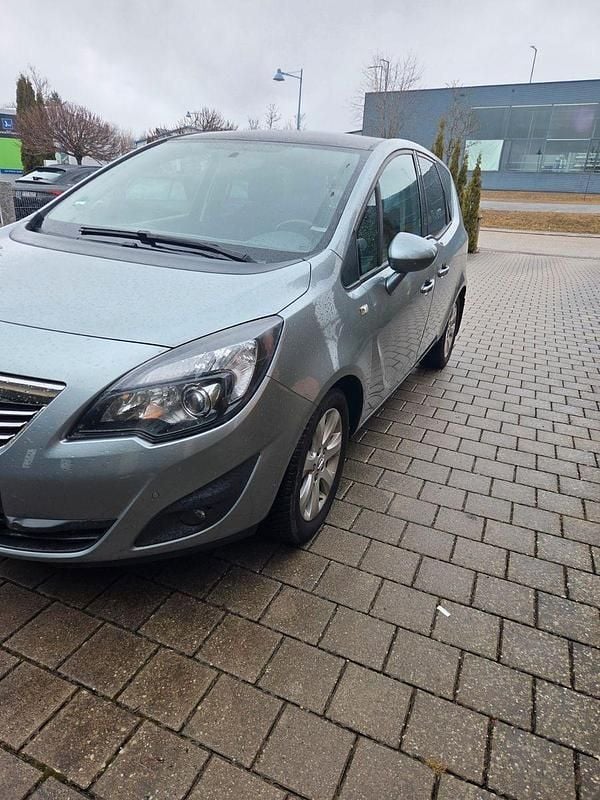 Gebraucht Opel Meriva Design Edition 120 PS (88 kW) 2010 Silber Van / Kleinbus