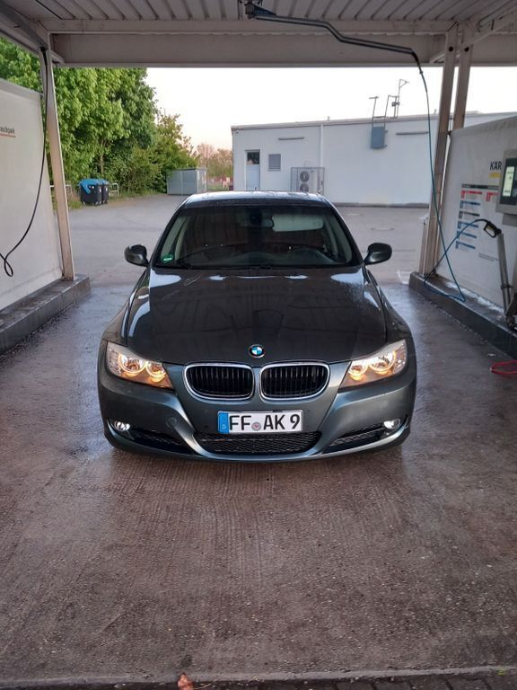 Schwarz Gebraucht 2009 BMW 318 Kombi | 2.999 € (Superpreis) - Bild 1/4