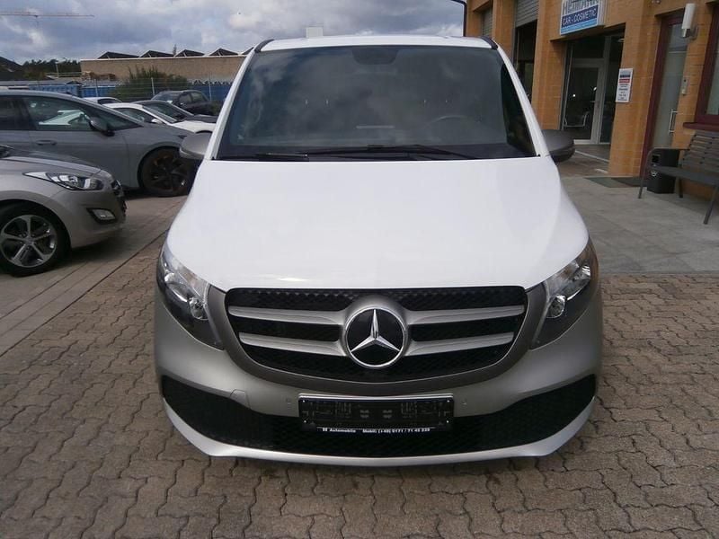 Weiß Gebraucht 2021 Mercedes V220 Van / Kleinbus | 35.000 € (Superpreis) - Bild 1/4