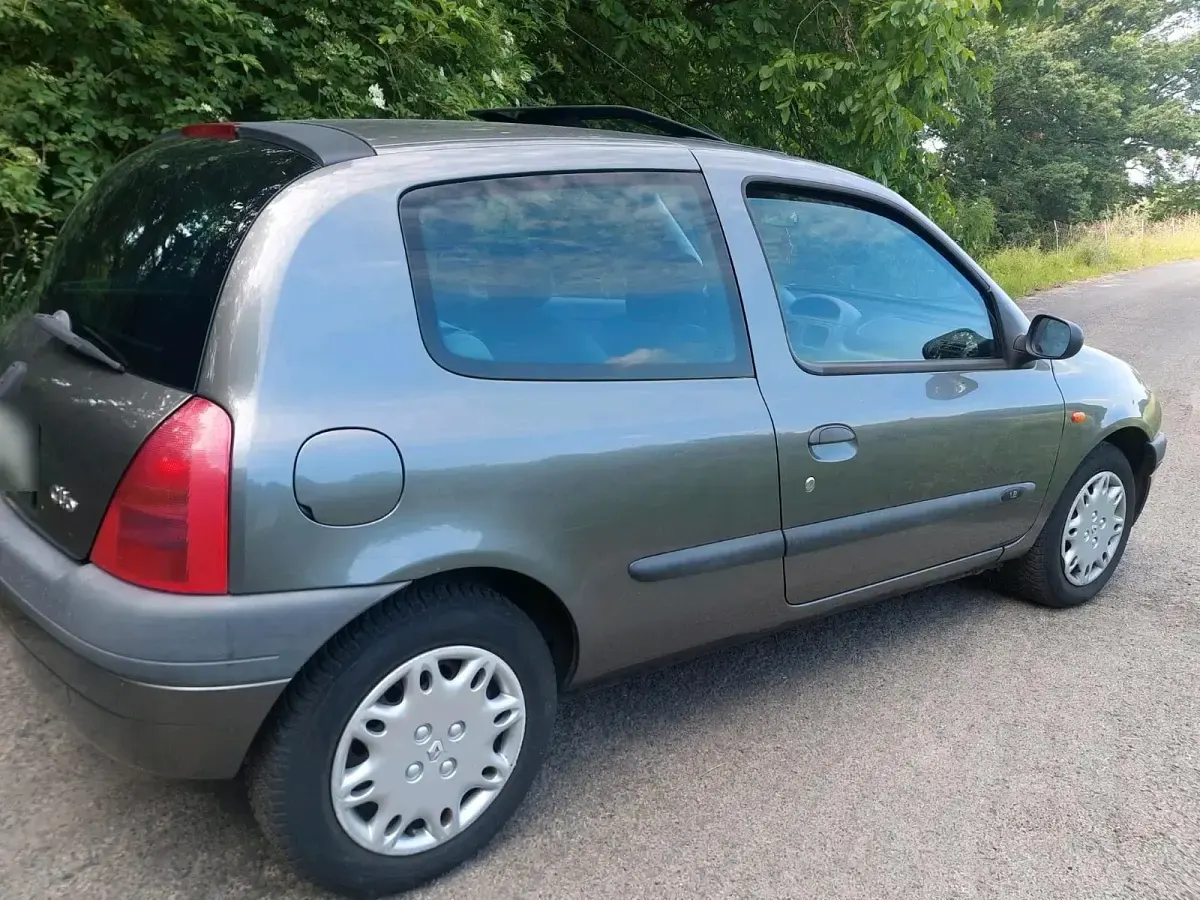 Gebraucht Renault Clio 58 PS (42 kW) 1999 Grau Kleinwagen